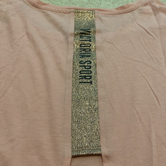 NWOT Open back Tee - Picture 5 of 9